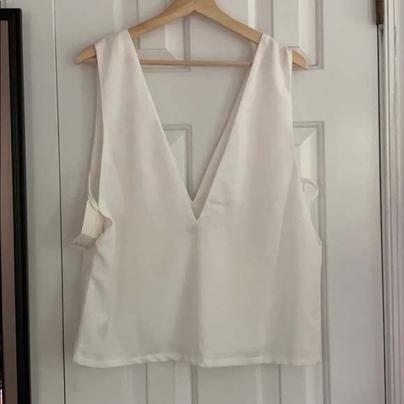White v neck top - Picture 4 of 4